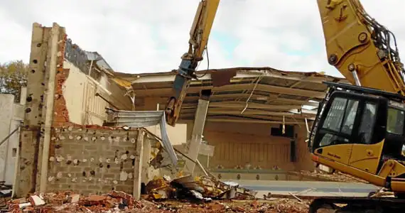 DÉMONTAGE DE BÂTIMENT