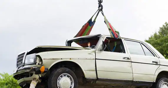 ENLÈVEMENT D’ÉPAVES DE VOITURE DANS LE