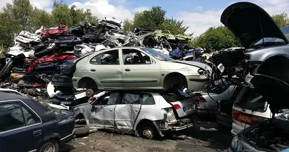 ENLÈVEMENT D’ÉPAVES DE VOITURE